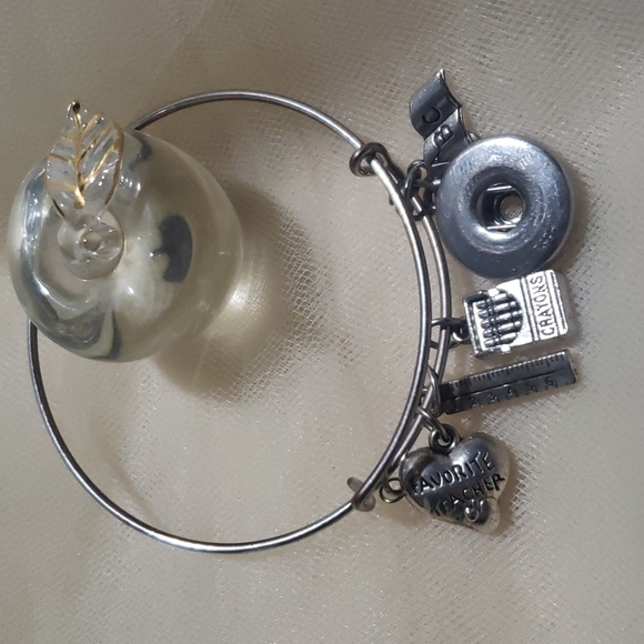 Favorite teacher charm bracelet - Picture 2 of 7